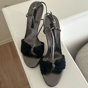 Laundry by Shelli Segal T-strap, dress sandals, size 8.